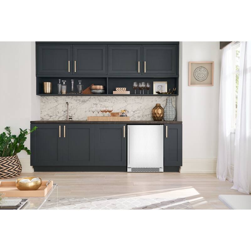 Zephyr BBV24C01AS-ADA 24" Wide 98 Can Capacity Energy Star Certified