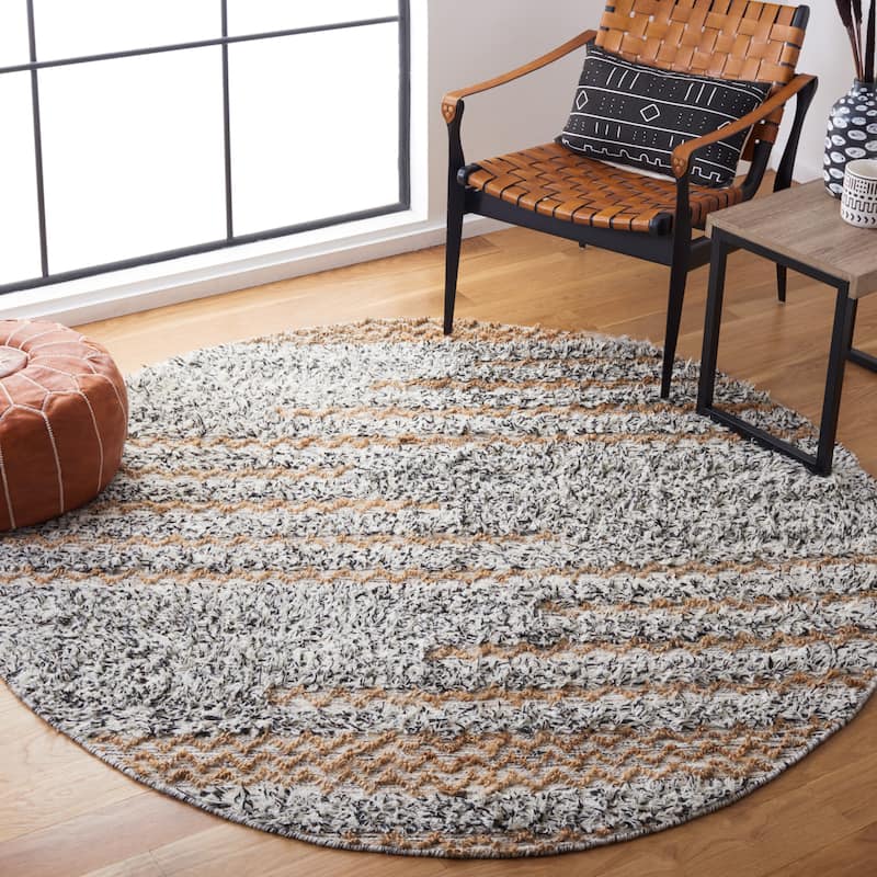 SAFAVIEH Handmade Natura Siemone Casual Wool Rug - 6' Round - Ivory/Black