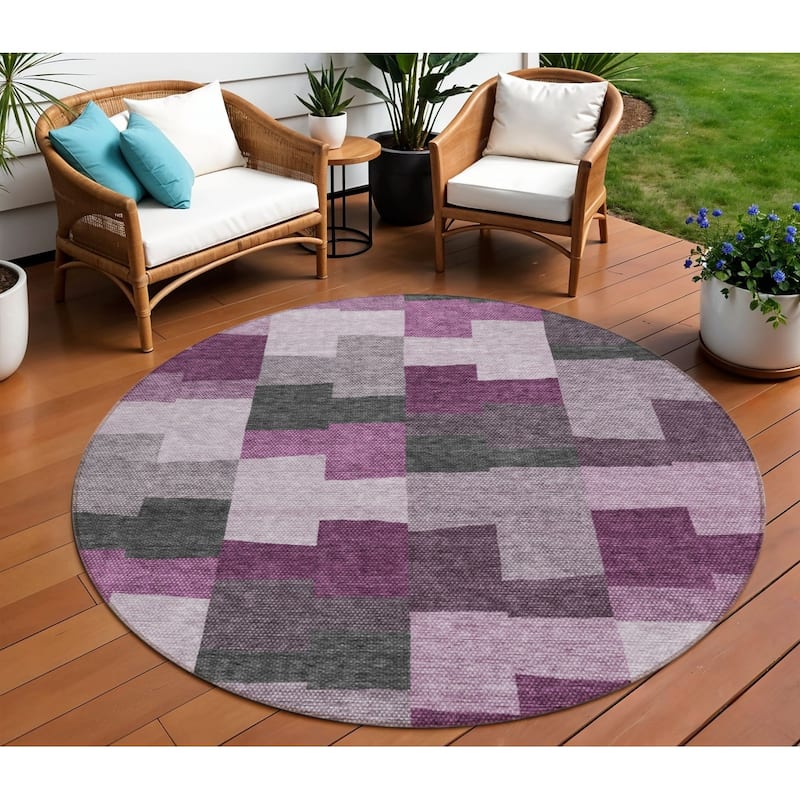 HomeRoots Geometric Transitional Rectangle Outdoor Rug - 8' Round