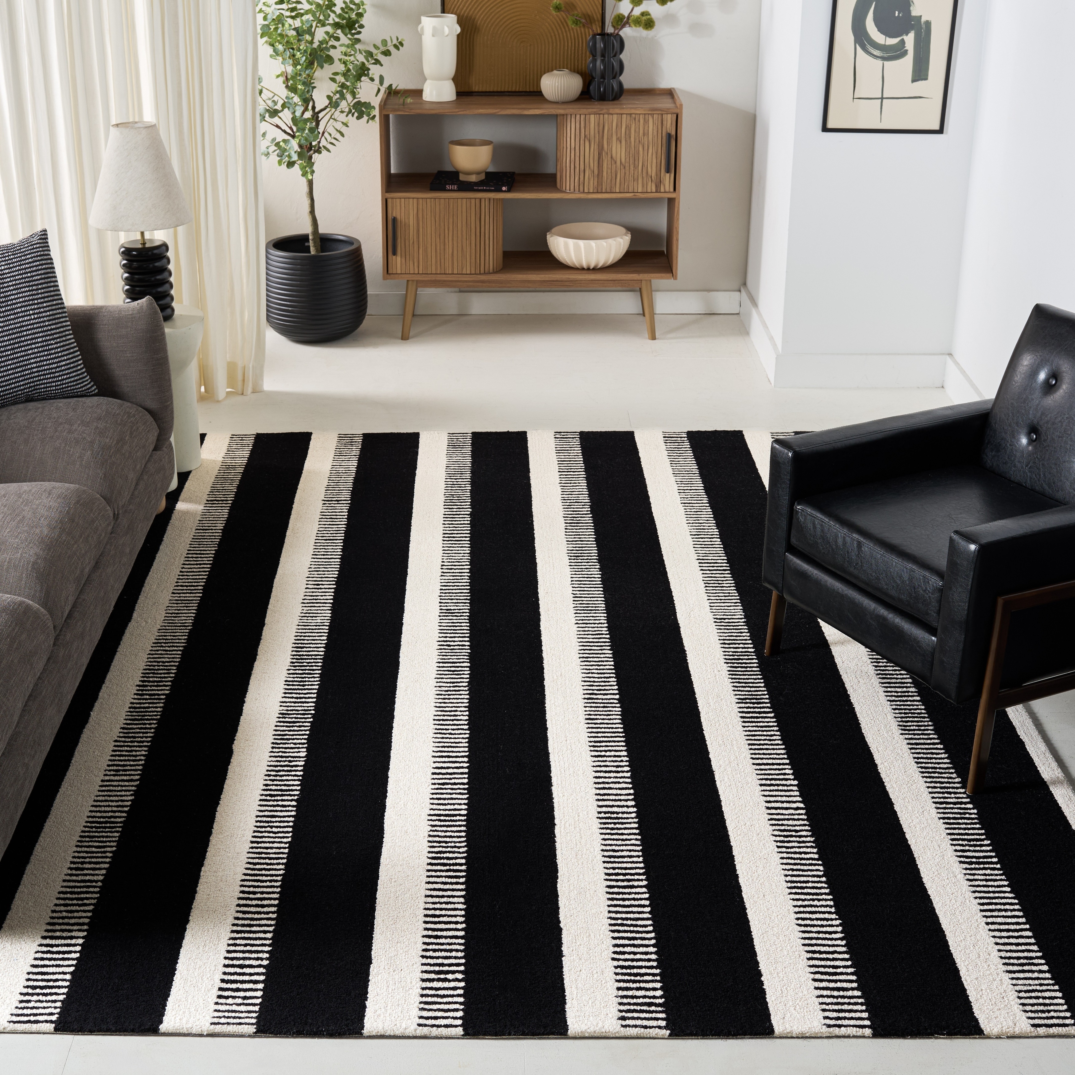 SAFAVIEH Handmade Genre Hilbjorg Modern Striped Wool Rug