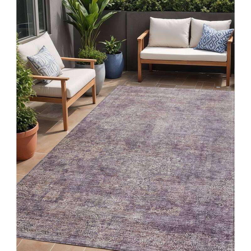 HomeRoots Floral Traditional Rectangle Outdoor Rug - 5' X 8'