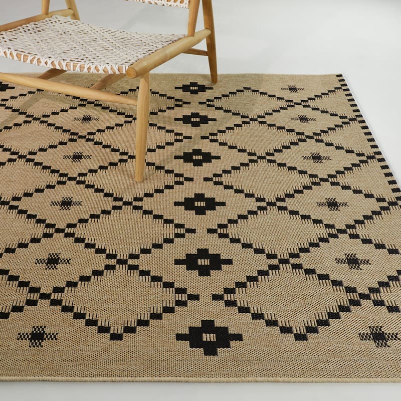 Selwyn Diamond Trellis Indoor/Outdoor Area Rug - 5'3" x 7' - Beige/Black