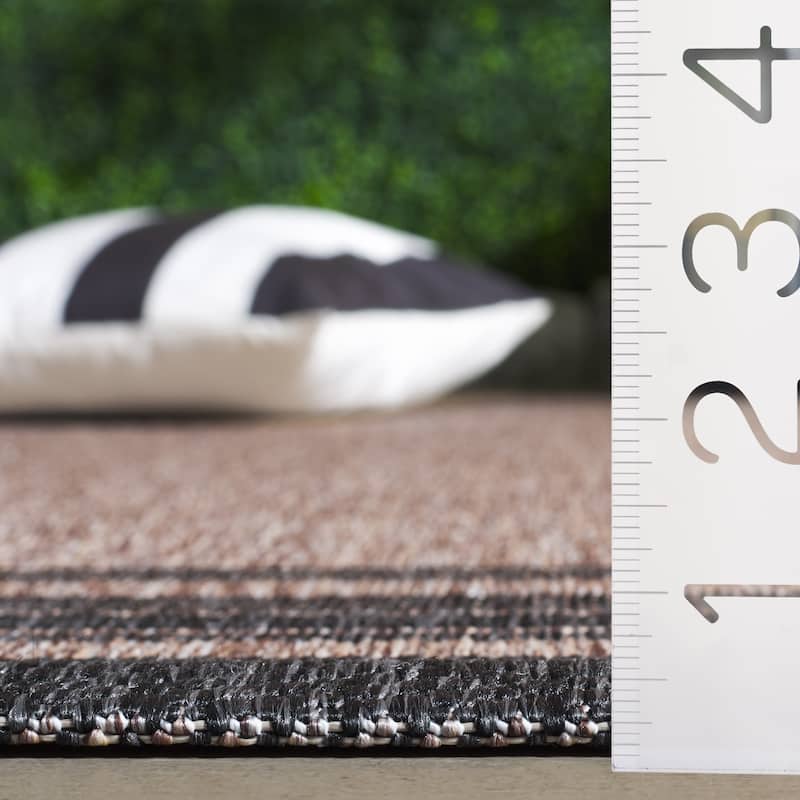 SAFAVIEH Courtyard Vickie Indoor/Outdoor Waterproof Patio Backyard Rug