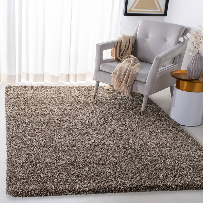 SAFAVIEH Evolution Shag Gwenaele Solid 1.8-inch Thick Rug - 4' x 6' - Brown - Rectangle