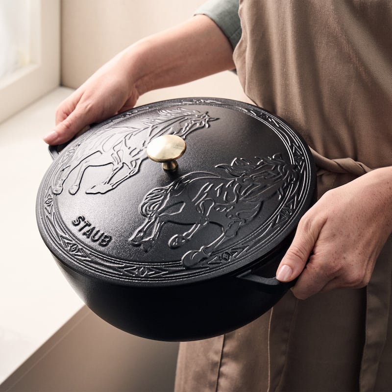 Staub Cast Iron Essential French Oven, Dutch Oven, 5-quart, serves 5-6, Made in France, with Horse Lid - 5-qt
