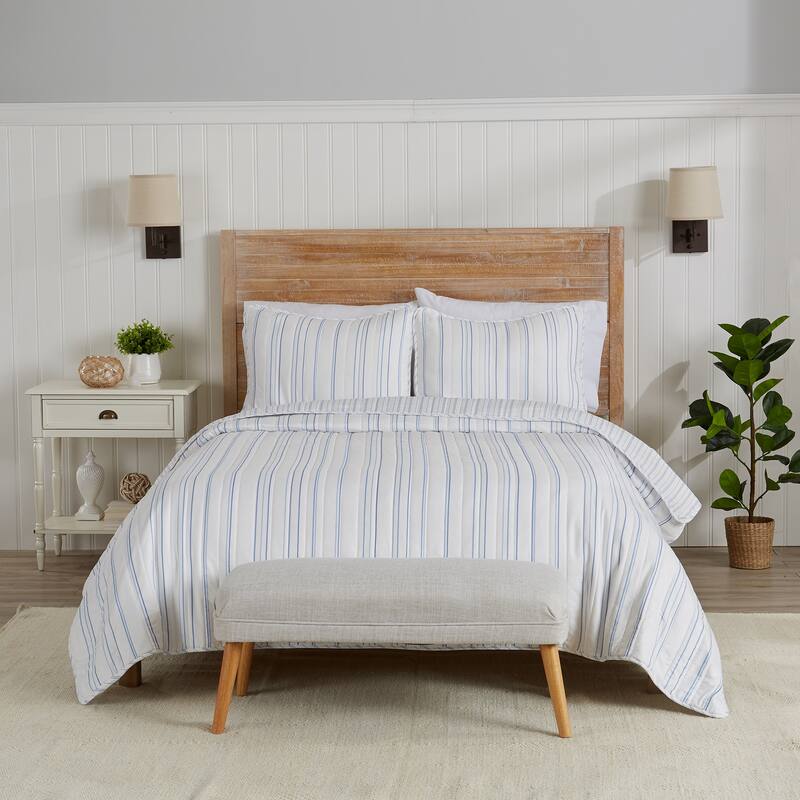 Premium Delicate Stripes Microfiber Quilt Set With Shams