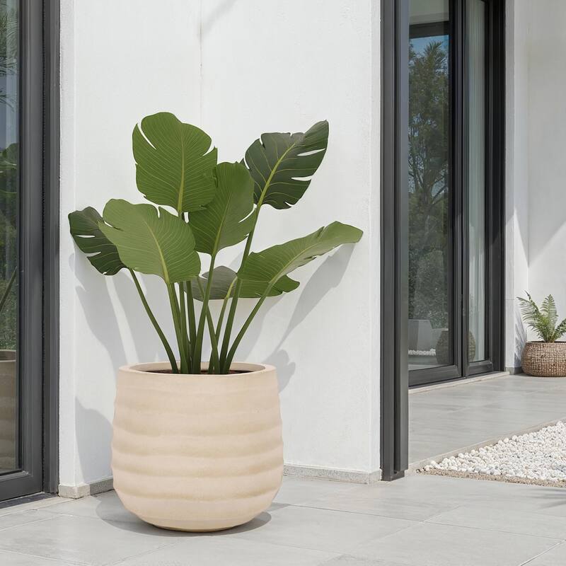 SAFAVIEH Outdoor Living Marta Planter Pot - 16"W x 16"D x 14"H