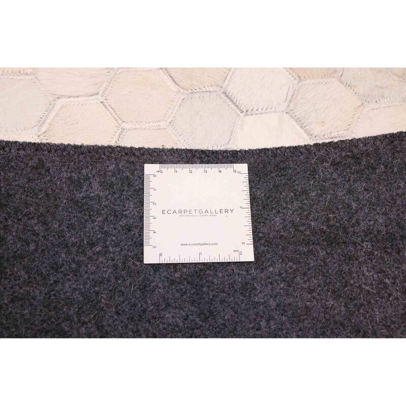 ECARPETGALLERY Handmade Cowhide Patchwork Ivory Leather Rug - 4'0 x 6'0