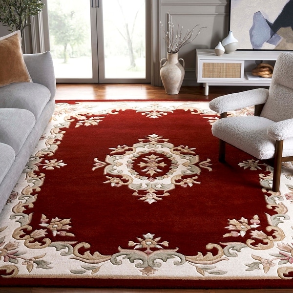 SAFAVIEH Handmade Aubusson Hrachuhi Traditional Wool Rug - Bed