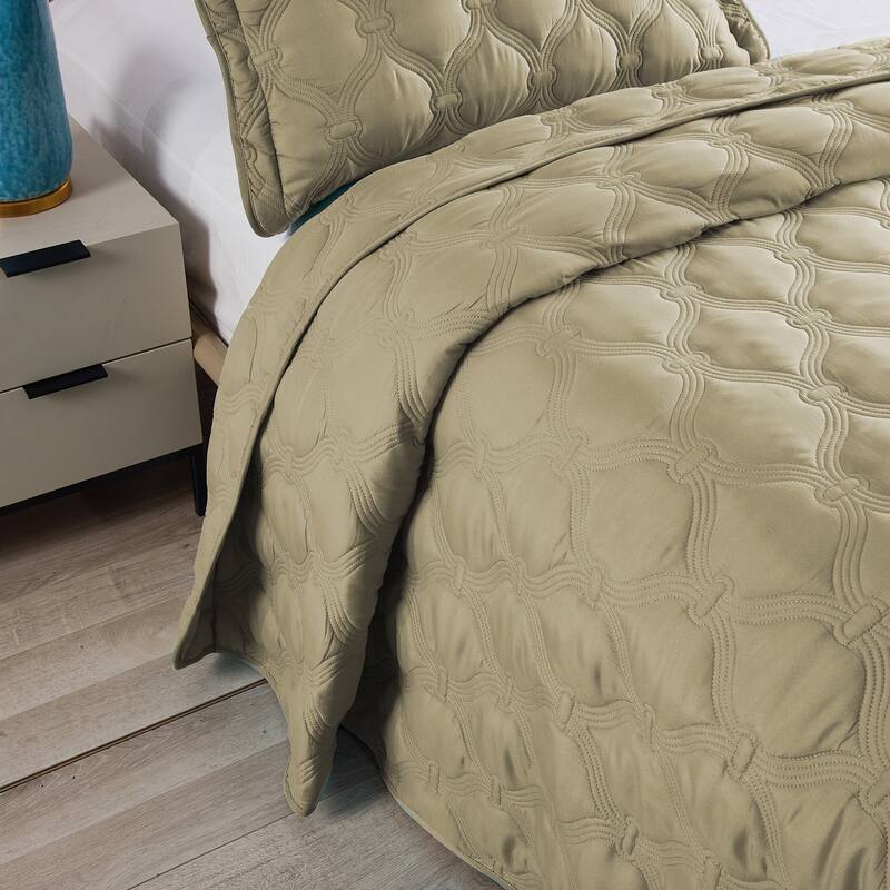 Home Soft Things 3 Piece Oversized Bradly Down Alternative Quilts Set