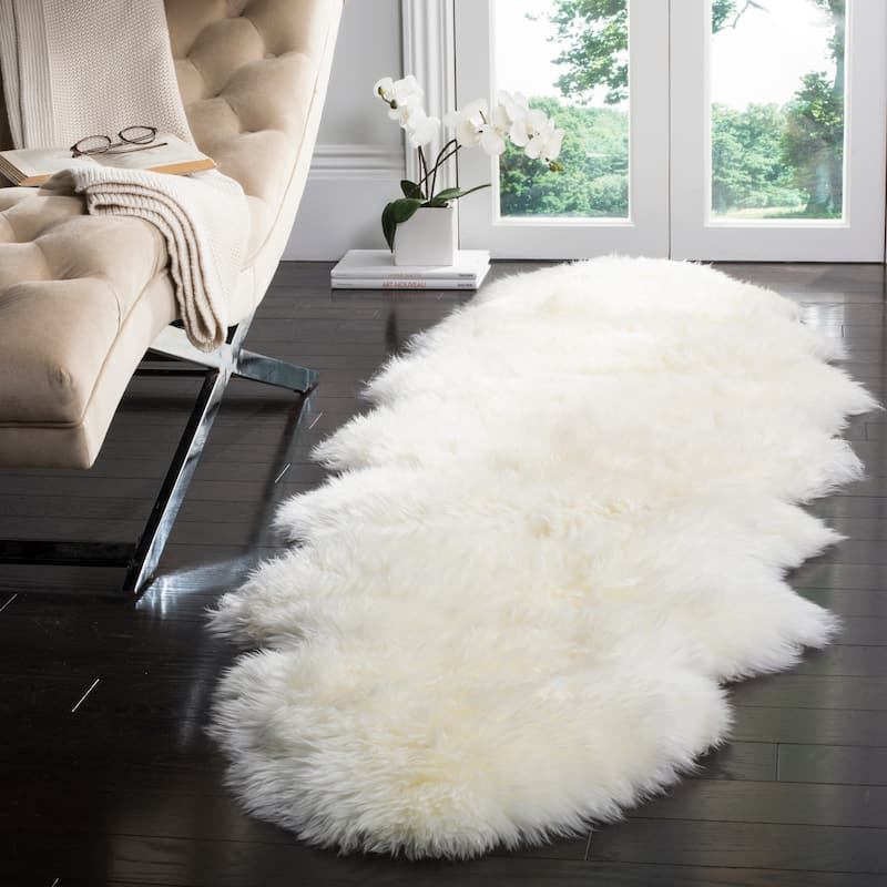 SAFAVIEH Handmade Natural Sheepskin Leanca 3.4-inch Thick Rug