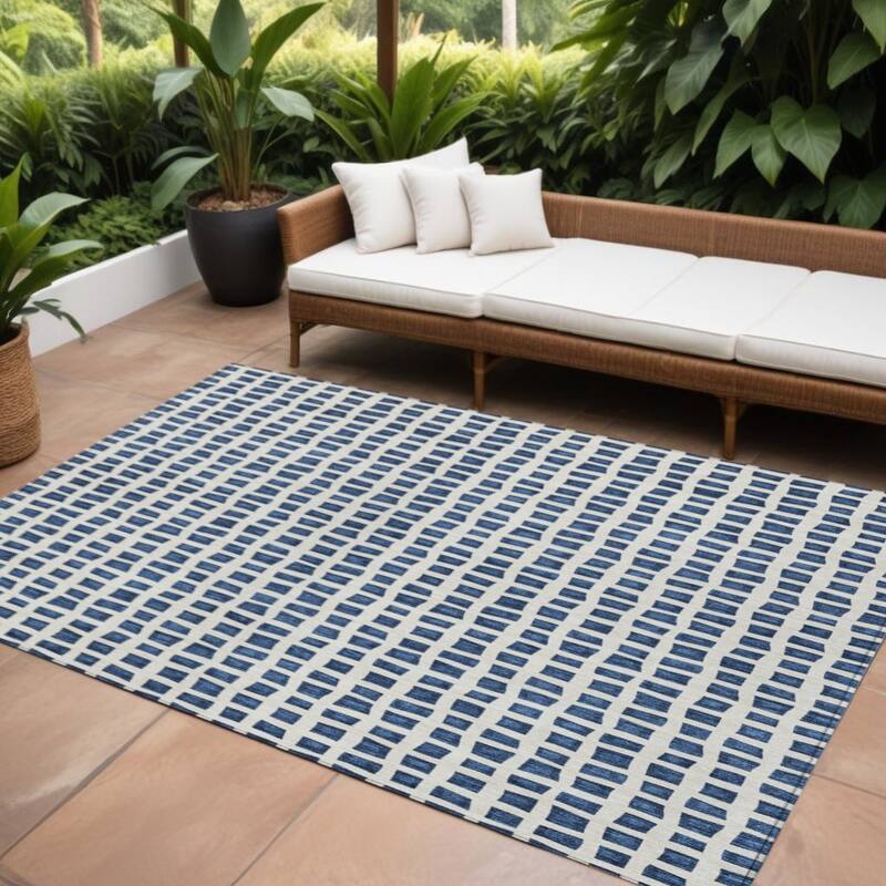 HomeRoots Geometric Transitional Rectangle Outdoor Rug - 10' X 14'