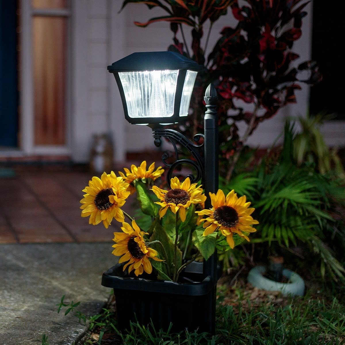 How To Make An Outdoor Planter With Led Youtube