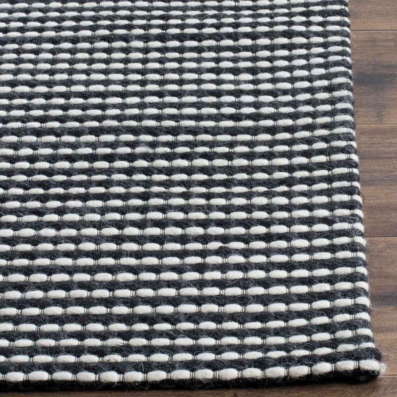 SAFAVIEH Handmade Natura Refiqe Wool Rug