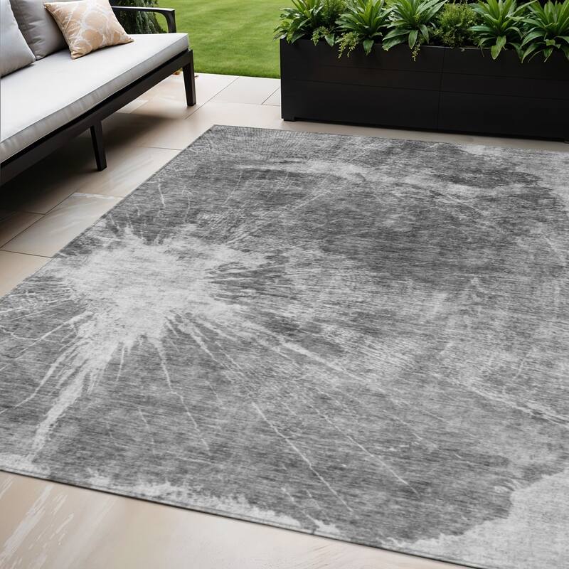 HomeRoots Abstract Transitional Rectangle Outdoor Rug - 5' X 8'