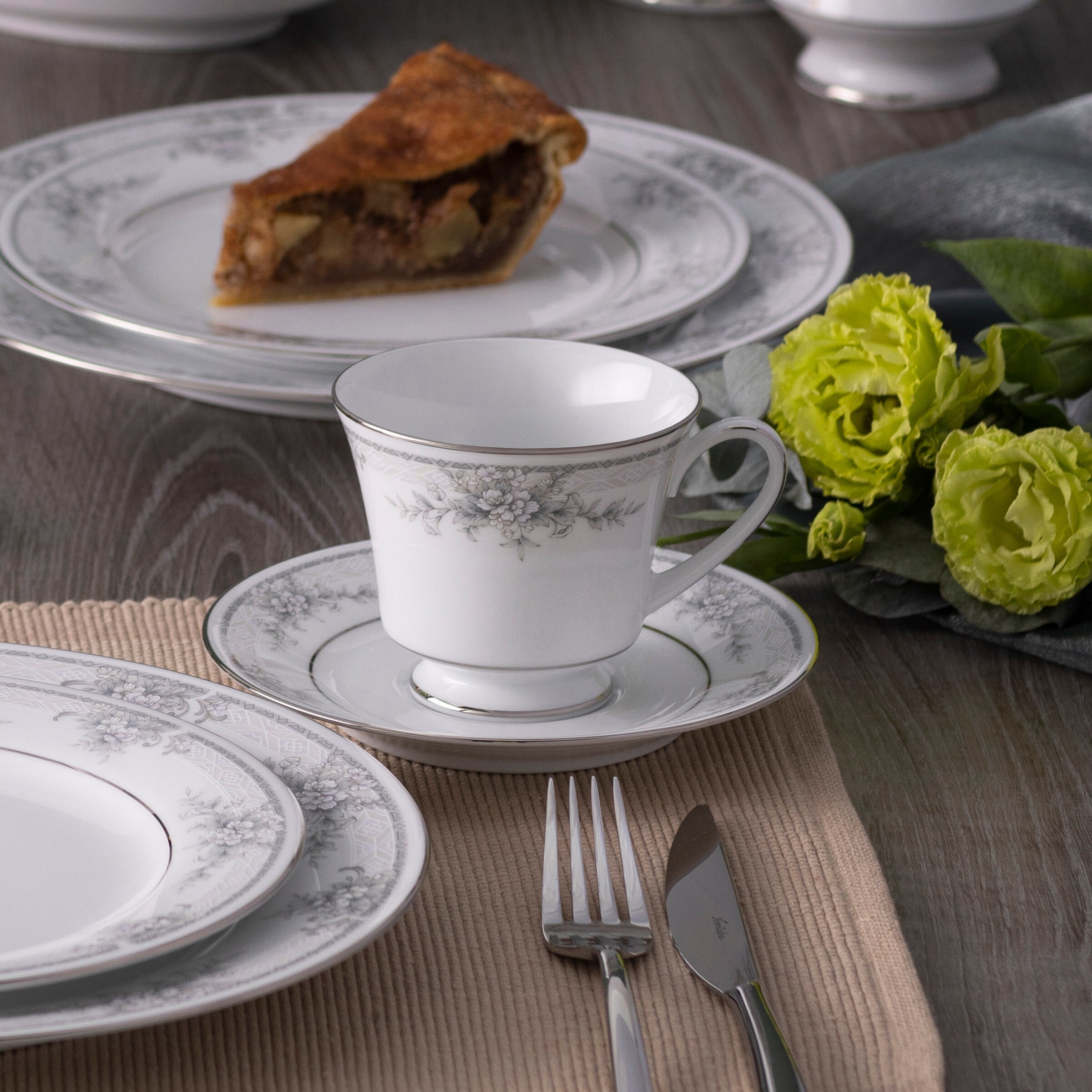 Sweet Leilani 40-Piece Dinnerware Set, Service for 8 - Overstock