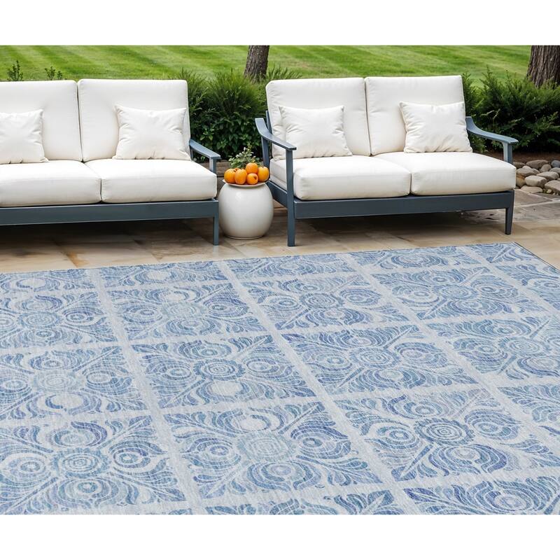 HomeRoots Medallion Transitional Rectangle Outdoor Rug - 8' X 10'