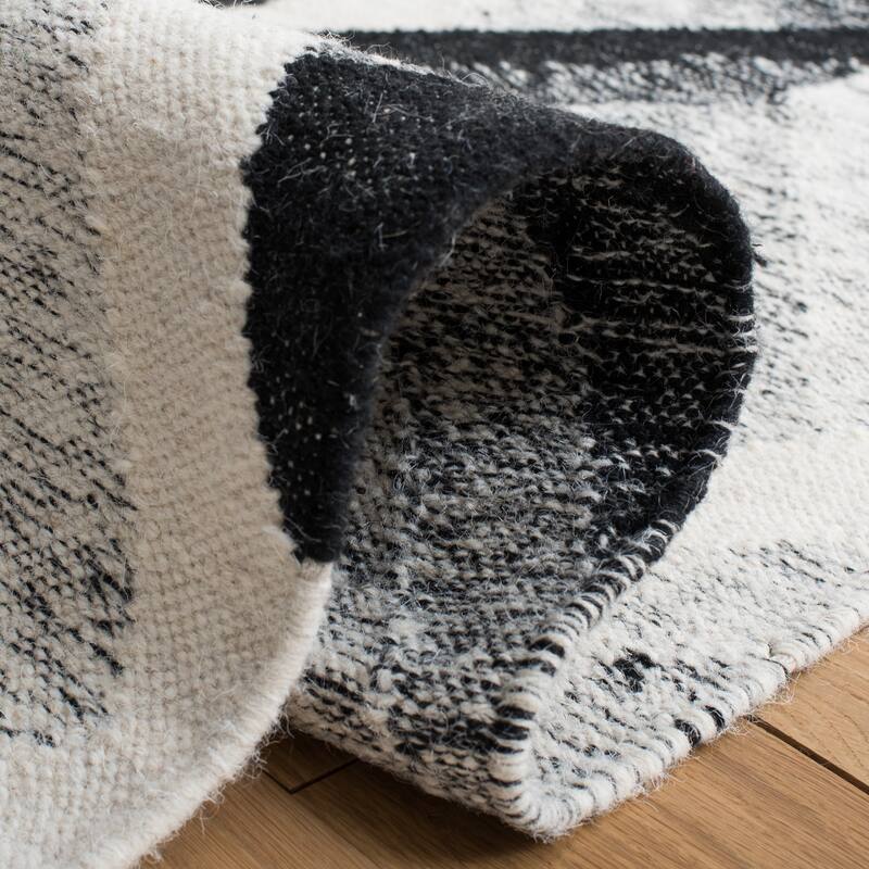 SAFAVIEH Handmade Kilim Halima Modern Wool Fringe Rug