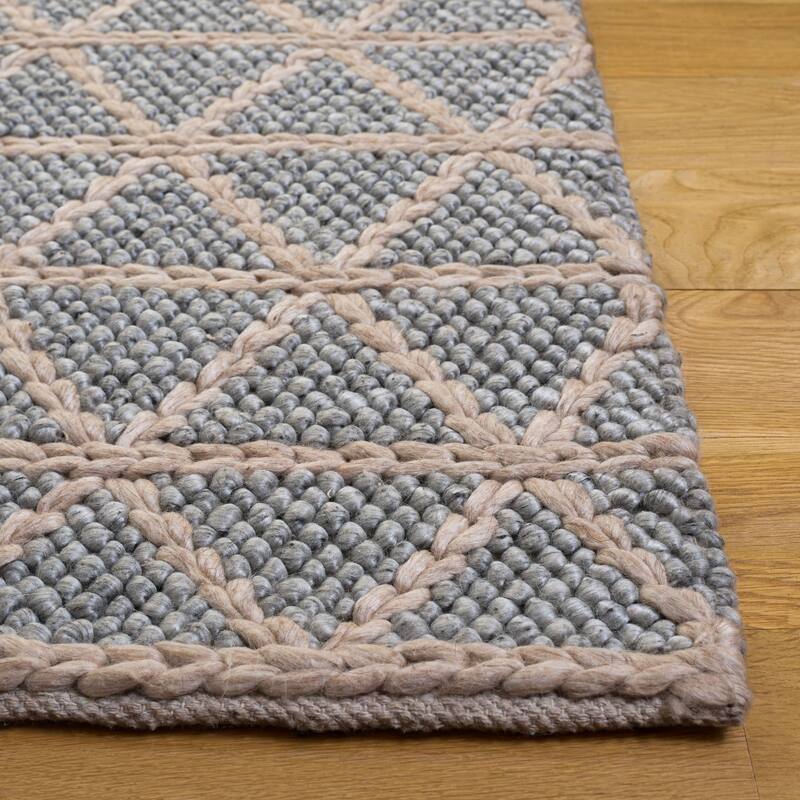 SAFAVIEH Handmade Natura Firoozeh Raised Textured Wool Blend Rug