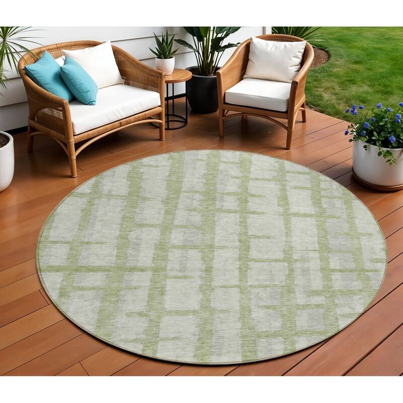 HomeRoots Striped Transitional Rectangle Outdoor Rug - 8' Round