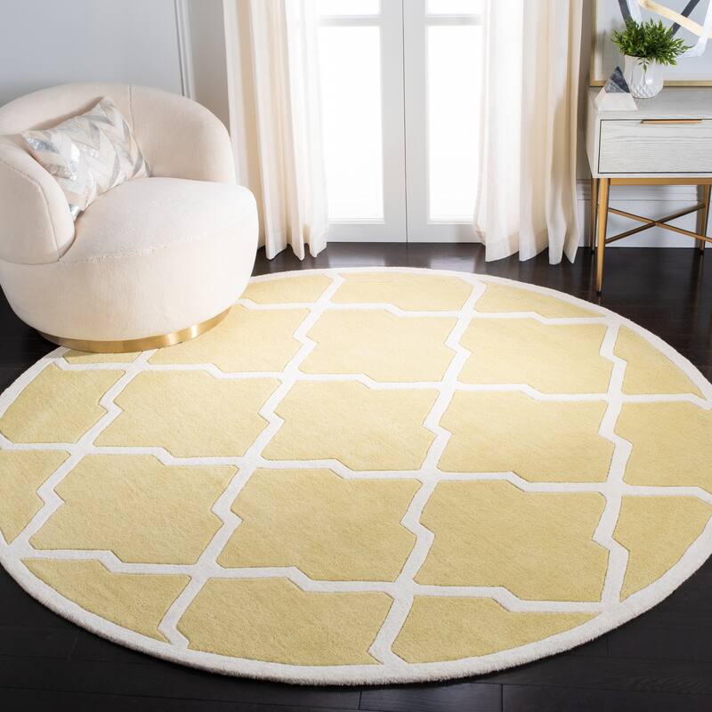SAFAVIEH Handmade Chatham Rinske Modern Moroccan Wool Rug - 7' Round - Light Gold/Ivory