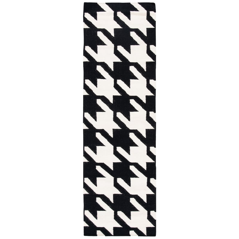 SAFAVIEH Hand-woven Moroccan Miladinka Reversible Dhurrie Hounds Tooth Reversible Dhurrie