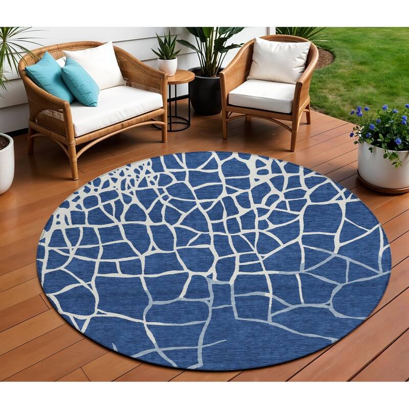 HomeRoots Abstract Transitional Rectangle Outdoor Rug - 8' Round