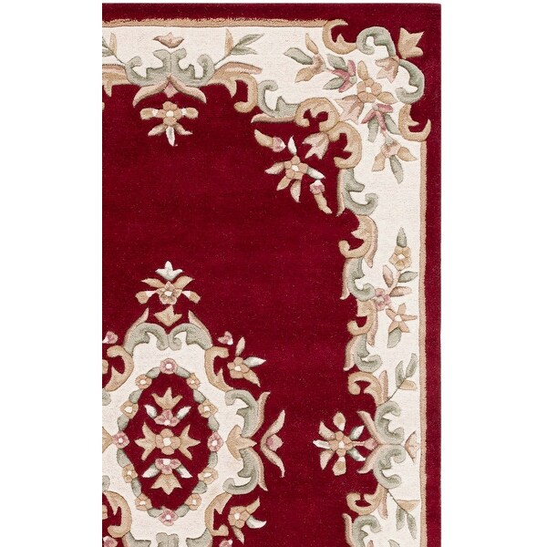 SAFAVIEH Handmade Aubusson Hrachuhi Traditional Wool Rug - Bed
