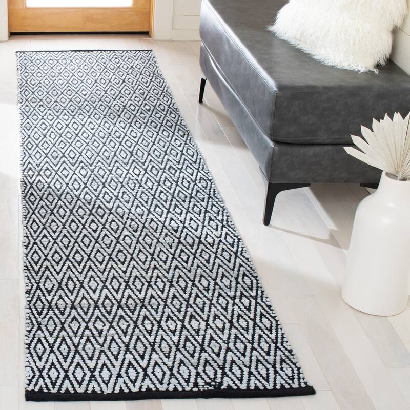 SAFAVIEH Handmade Montauk Siubhan Cotton Rug - 2'3" x 9' Runner - Grey/Black