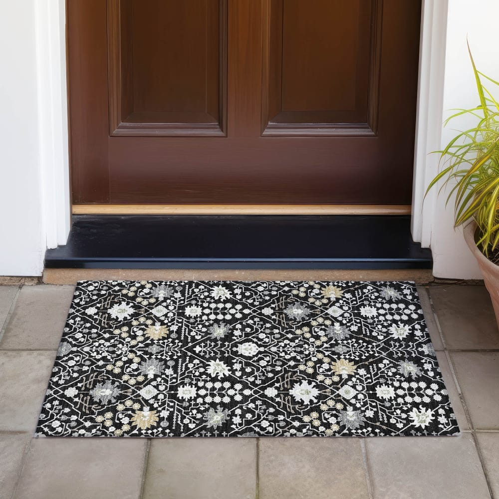 Machine Washable Indoor/ Outdoor Global Traditional Chantille Rug