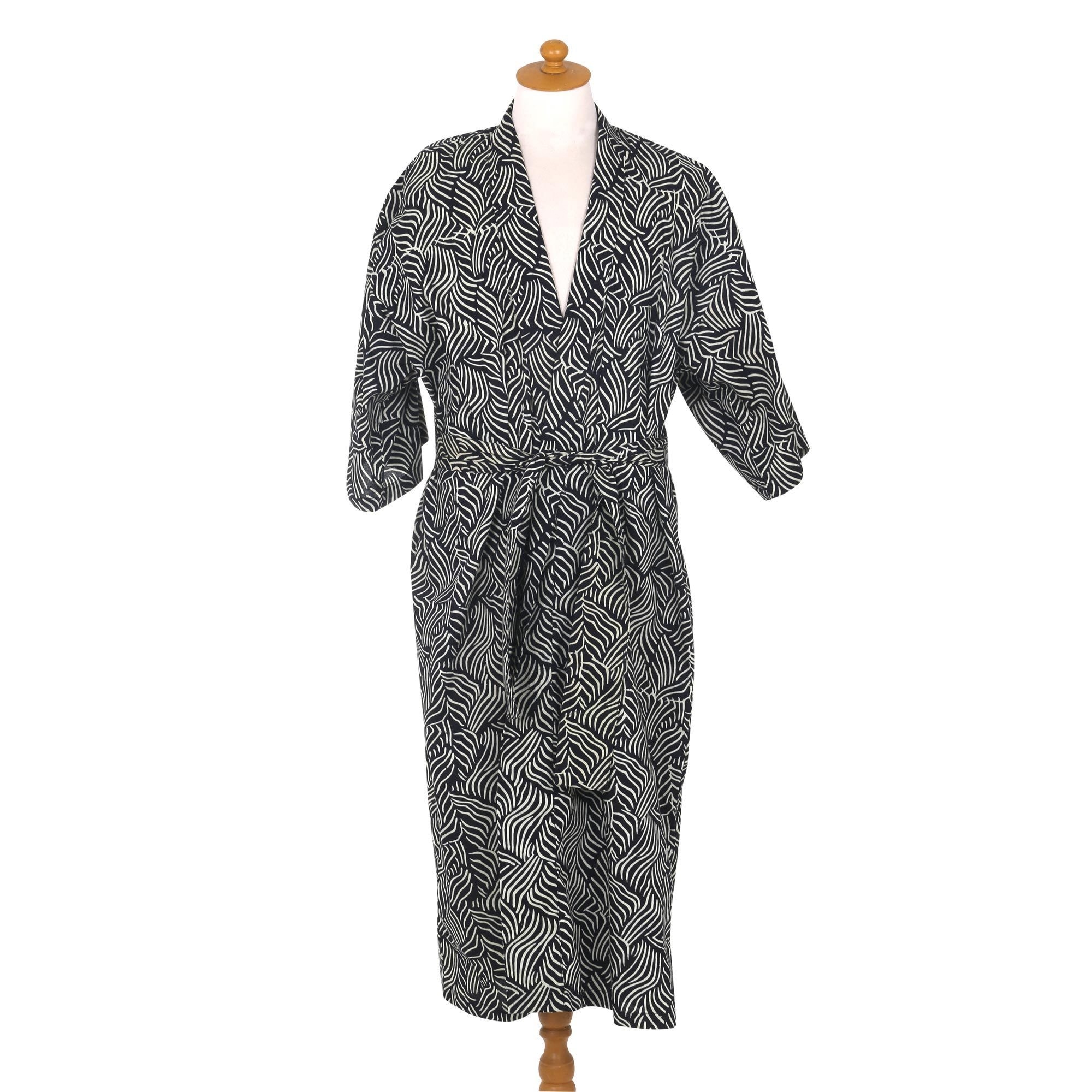 NOVICA Handmade Men's Cotton 'Bedeg' Batik Robe (Indonesia)