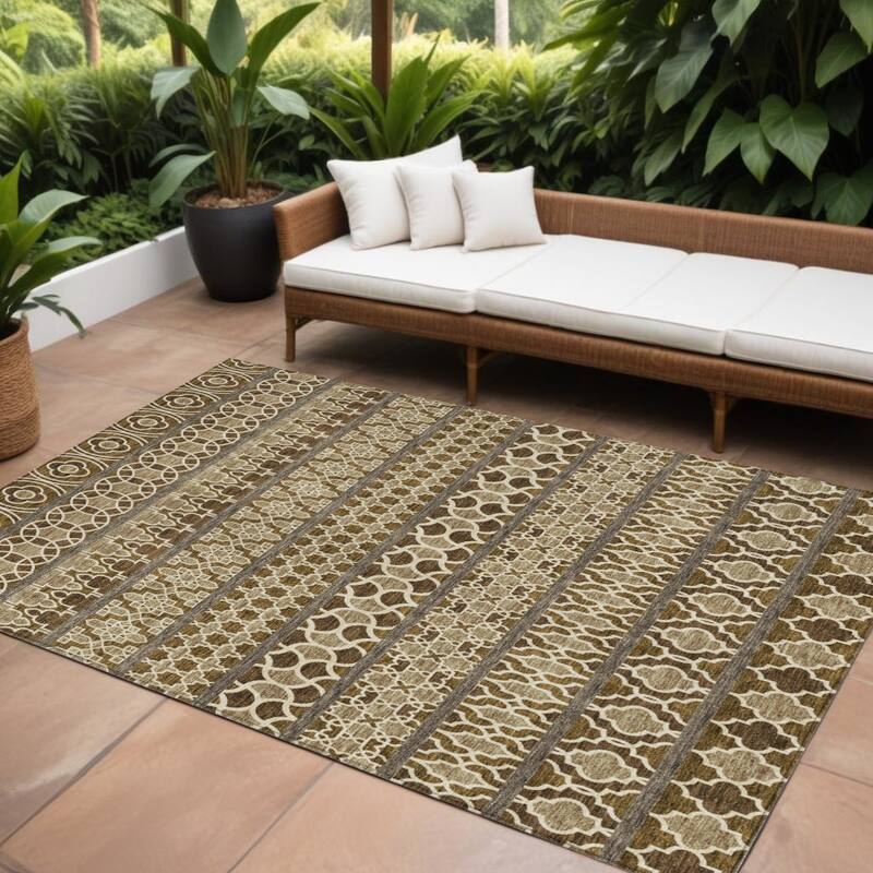 HomeRoots Quatrefoil Transitional Rectangle Outdoor Rug - 10' X 14'