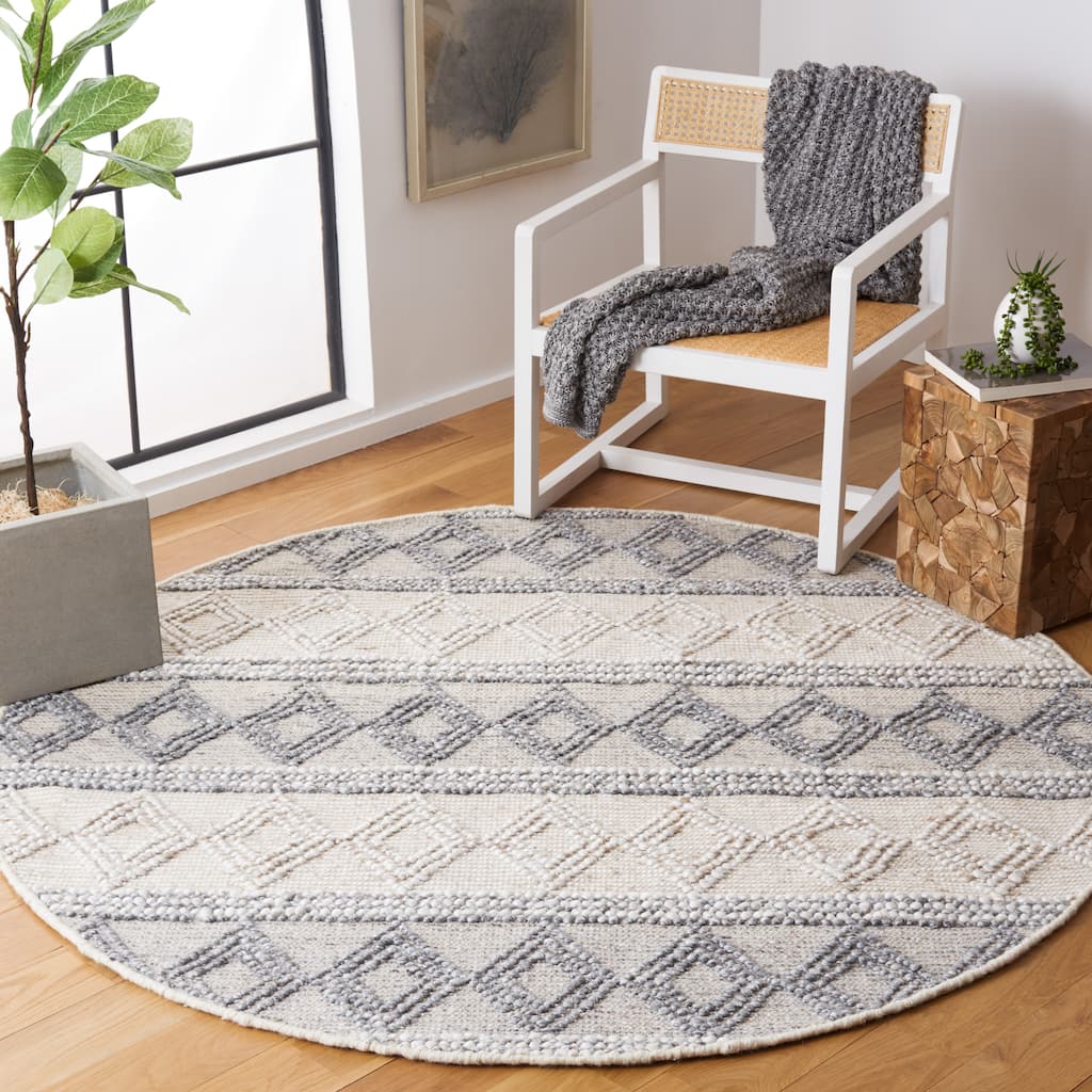 SAFAVIEH Handmade Natura Gerdje Wool Braided Tassel Rug