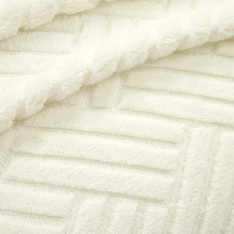 Lush Decor Super Cozy Ultra Soft Sherpa Jacquard Geo Bedspread/Blanket