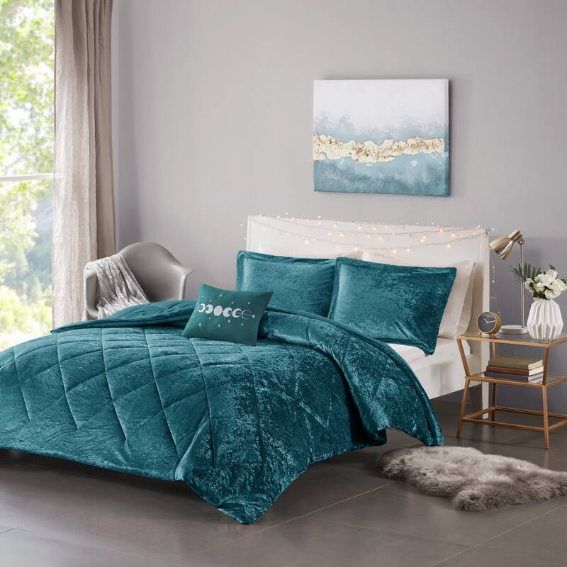 Intelligent Design Isabel Velvet Comforter Set