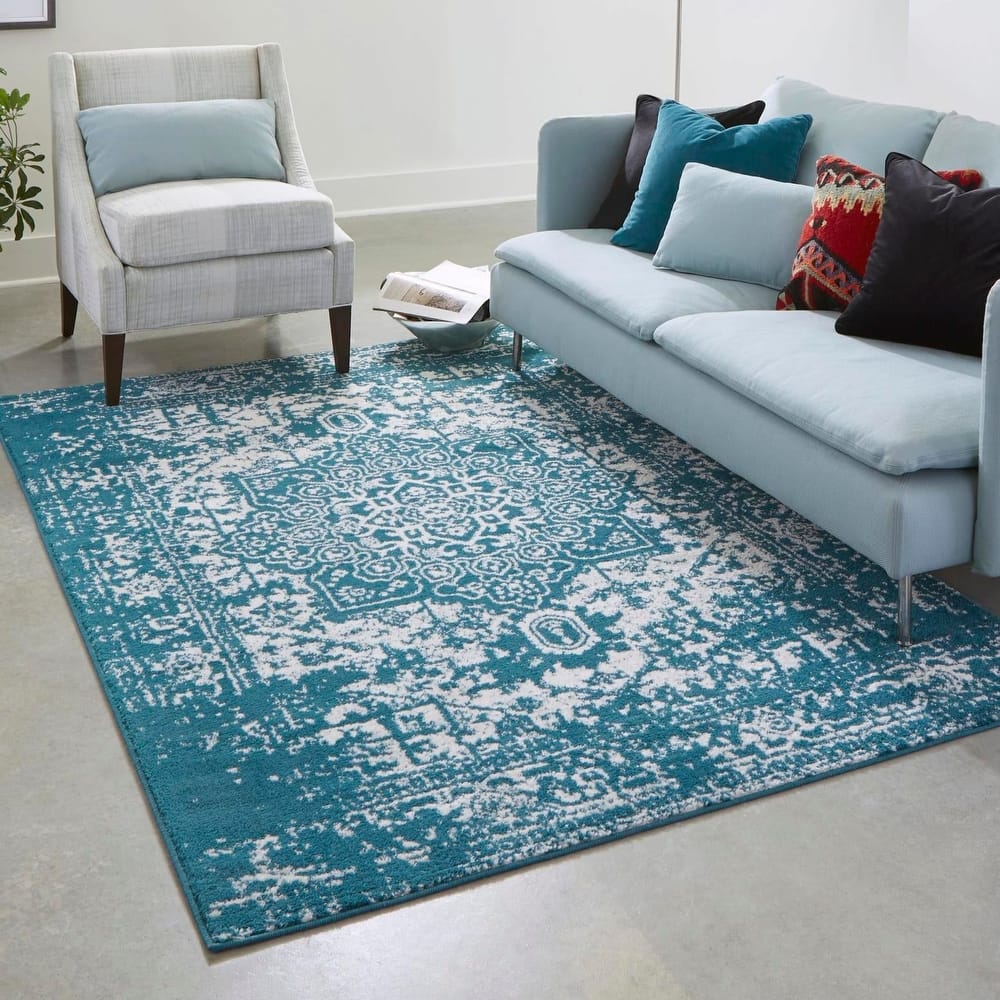 Traditional Brenda Collection Area Rug