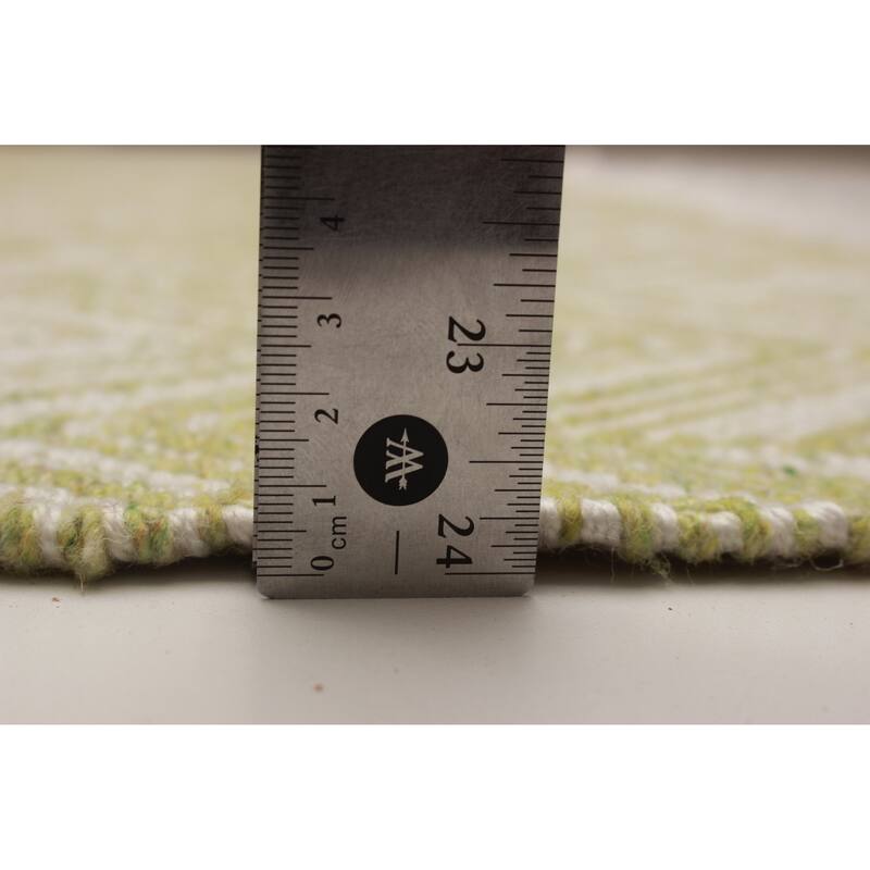 Sienna Green, White Rug 5'1" x 8'1" - 5'1 x 8'1