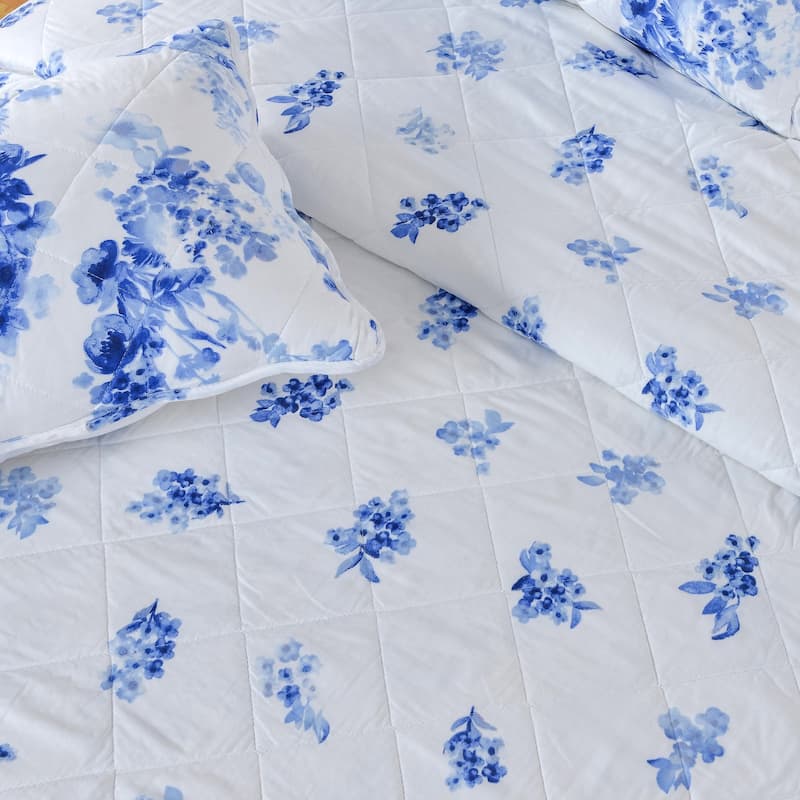 Luxurious Blue Watercolor Florals Microfiber Quilt Set With Shams