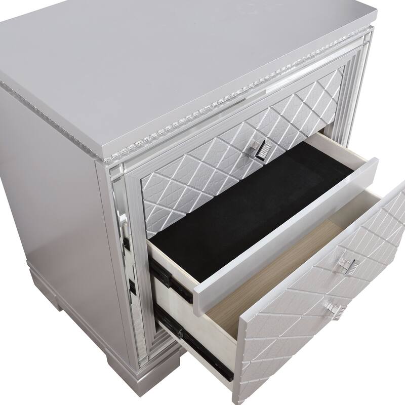 Seleena Glam Silver Wood 6-Piece Tufted Panel Bedroom Set with USB Port by Furniture of America