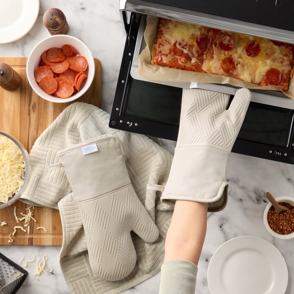 TOWN & COUNTRY BASICS Basketweave Soft Silicone Oven Mitt 2-Pack Set, Heat Resistant , Flexible Silicone, Non-Slip Grip