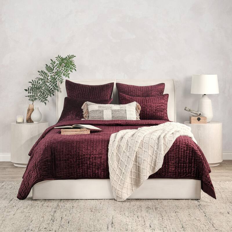 Dimitry 100% Rayon Velvet Quilt by Kosas Home