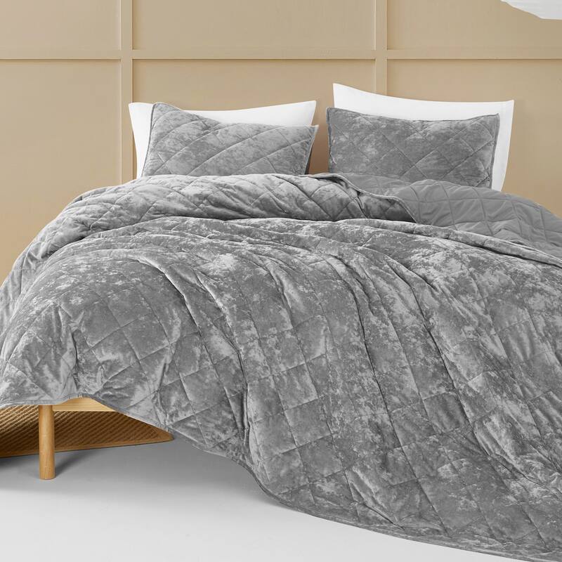 Beaute Living Diamond Velvet 3 Piece Quilt Set