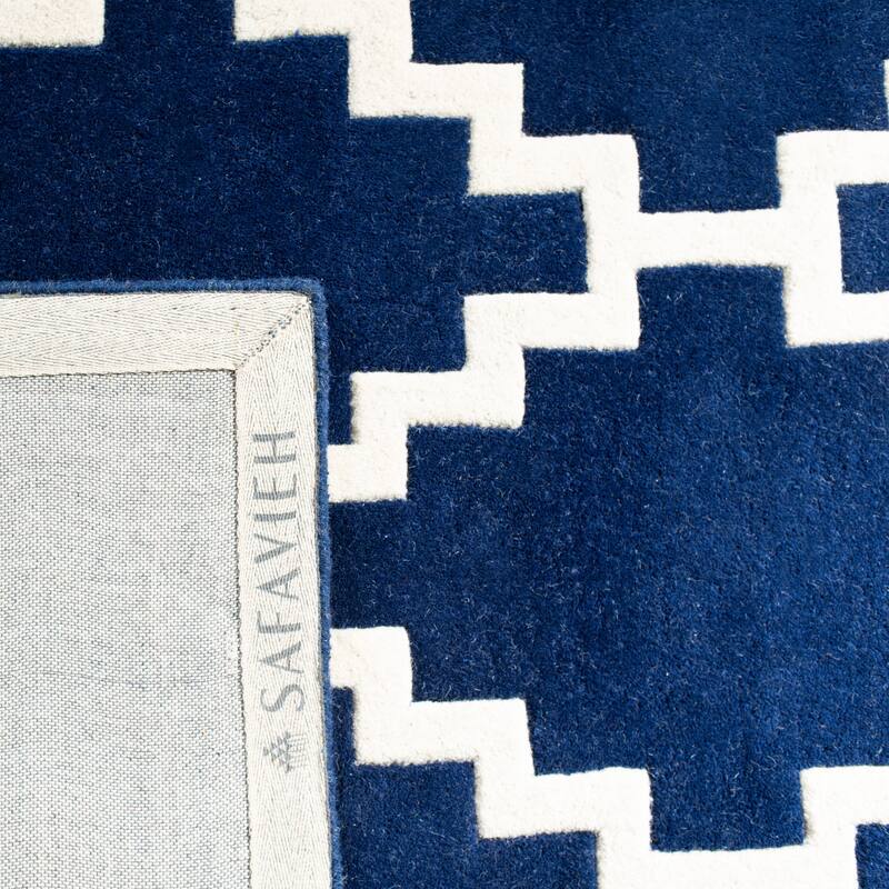 SAFAVIEH Handmade Chatham Doriane Modern Wool Rug