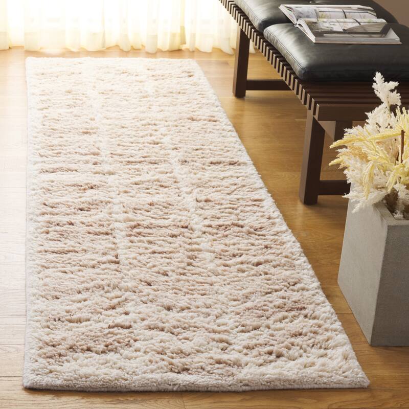 SAFAVIEH Handmade Vermont Ami Transitional Wool Rug - 2'3" x 8' Runner - Beige/Ivory
