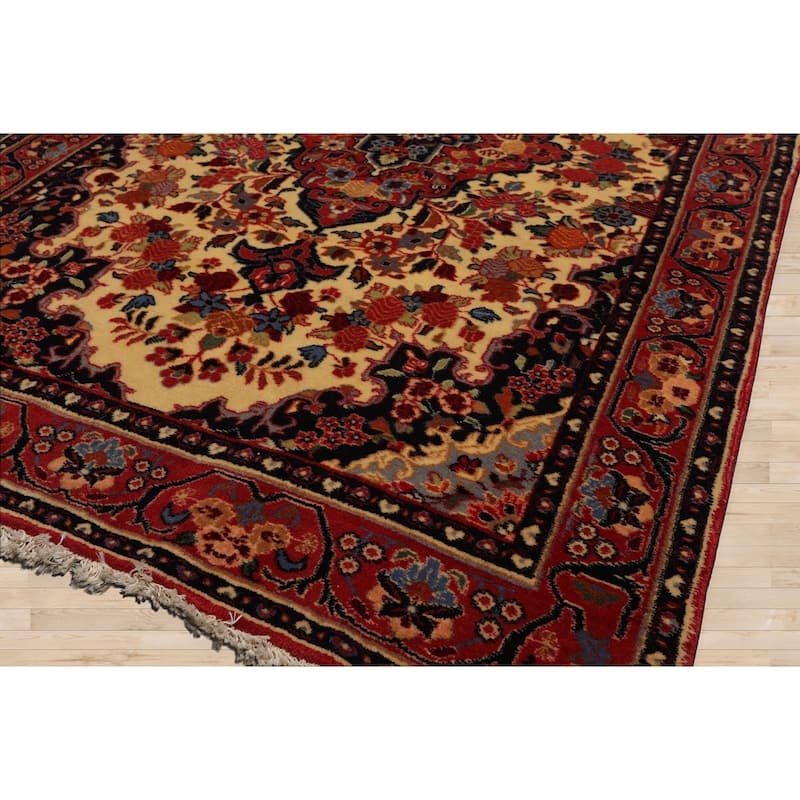 3'5''x5'3'' Hand Knotted Wool Ivory Sarouk Traditional Rug - 3' 5'' x 5' 3''
