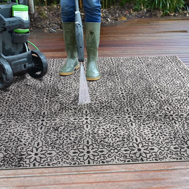World Rug Gallery Contemporary Flowers Indoor/Outdoor Area Rug