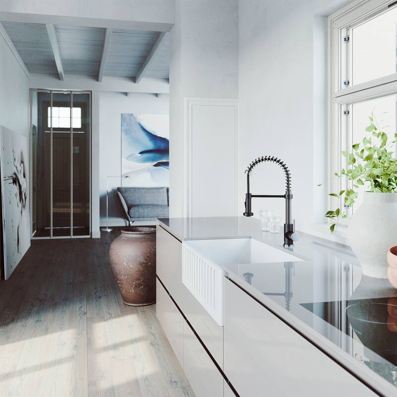 VIGO Edison 19" H Single Handle Pull-Down Sprayer Kitchen Faucet