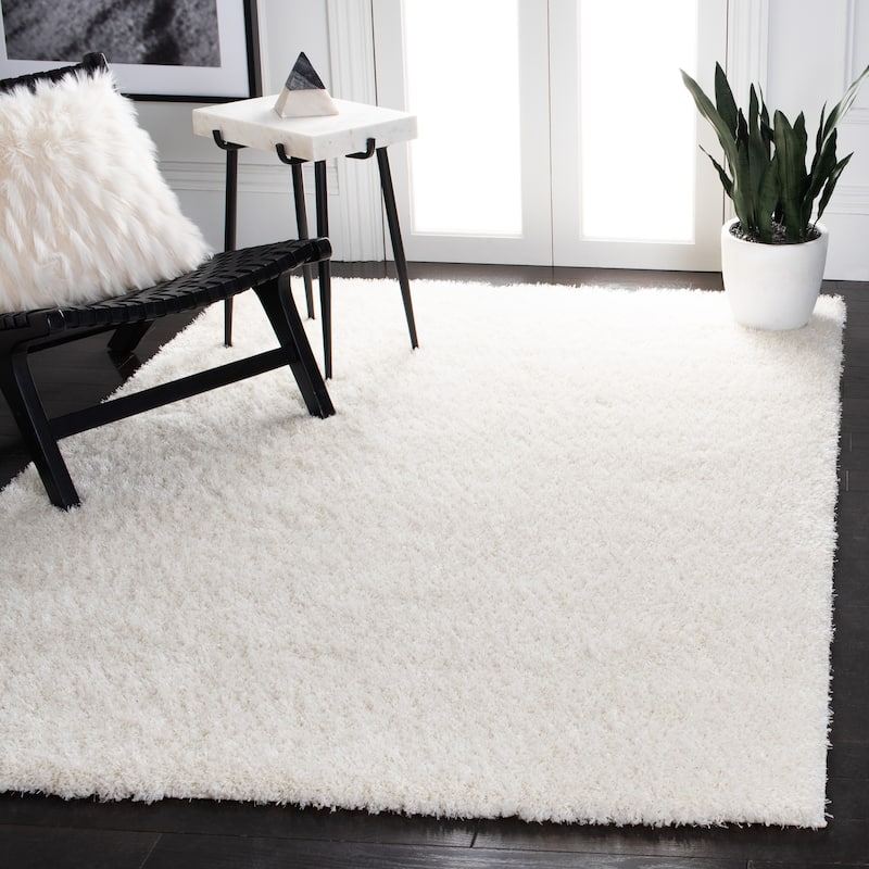 SAFAVIEH Charlotte Shag Truc Solid 2-inch Thick Rug - 4' x 6' - White
