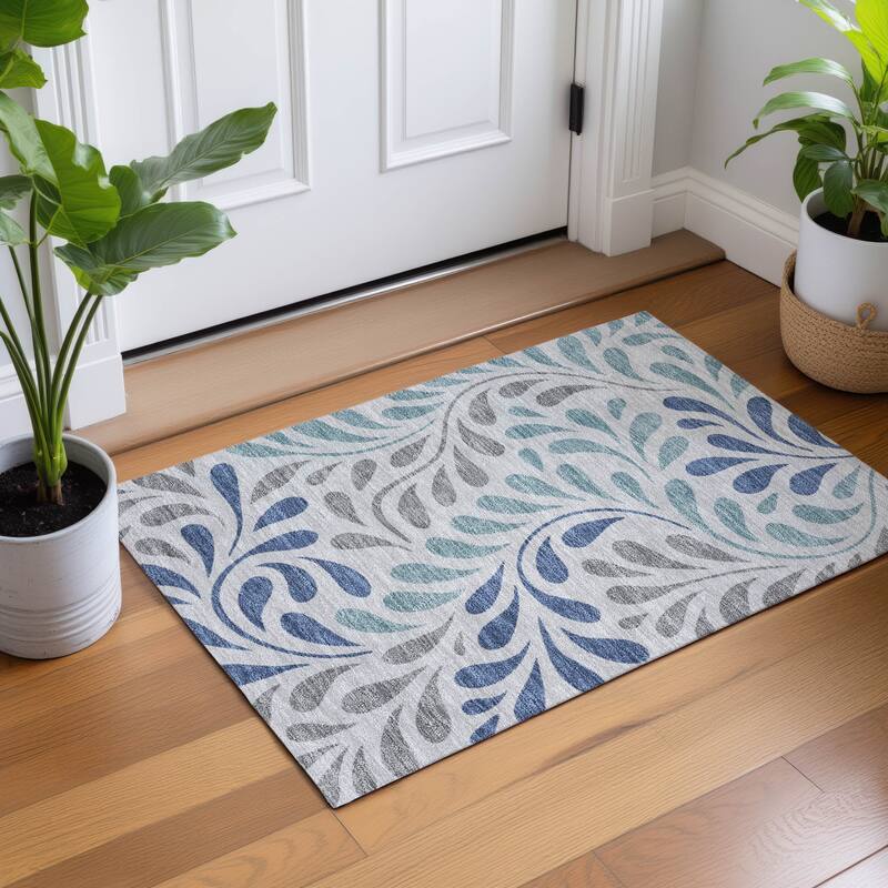 Machine Washable Indoor/ Outdoor Floral Arabesque Chantille Rug