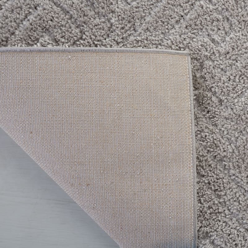 SAFAVIEH Tahoe Shag Nieki Geometric 1.2-inch Thick Rug